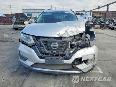 Piąte zdjęcie samochodu w środku: 2018 NISSAN ROGUE SV VIN:5N1AT2MV9JC832624 - miniatura