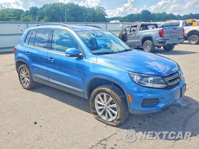 Czwarte zdjęcie samochodu z boku: 2017 VOLKSWAGEN TIGUAN S VIN:WVGBV7AX8HK042040 - miniatura