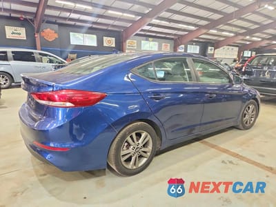 Trzecie zdjęcie samochodu z tyłu: 2018 HYUNDAI ELANTRA SEL VIN:5NPD84LF6JH316217 - miniatura