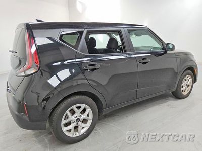 Trzecie zdjęcie samochodu z tyłu: 2025 KIA SOUL LX VIN:KNDJ23AU9S7954466 - miniatura
