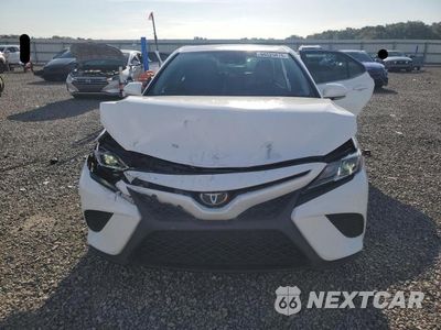 Piąte zdjęcie samochodu w środku: 2018 TOYOTA CAMRY SE VIN:4T1B11HK0JU554047 - miniatura