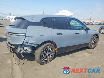 Trzecie zdjęcie samochodu z tyłu: 2024 BMW IX XDRIVE50 VIN:WB523CF04RCP45110 - miniatura