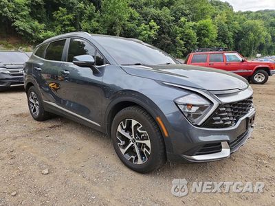 Czwarte zdjęcie samochodu z boku: 2023 KIA SPORTAGE EX VIN:KNDPVCAG8P7067301 - miniatura