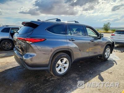 Trzecie zdjęcie samochodu z tyłu: 2022 TOYOTA HIGHLANDER LE VIN:5TDZZRAH6NS139382 - miniatura