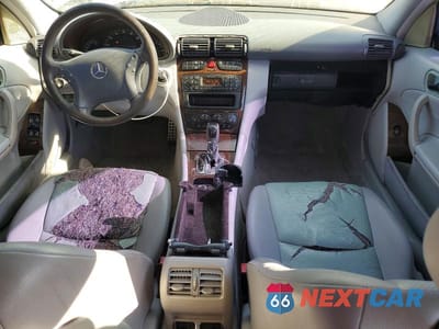Zdjęcie 8 z 12 samochodu: 2004 MERCEDES-BENZ C 240 VIN:WDBRF61J04A622838 - miniatura