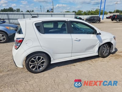 Trzecie zdjęcie samochodu z tyłu: 2018 CHEVROLET SONIC LT VIN:1G1JD6SB3J4111879 - miniatura