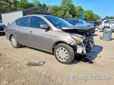 Czwarte zdjęcie samochodu z boku: 2017 NISSAN VERSA 1.6 SV VIN:3N1CN7AP4HK424789 - miniatura