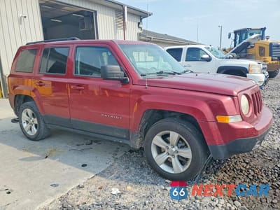 Czwarte zdjęcie samochodu z boku: 2012 JEEP PATRIOT LATITUDE VIN:1C4NJRFB6CD563017 - miniatura