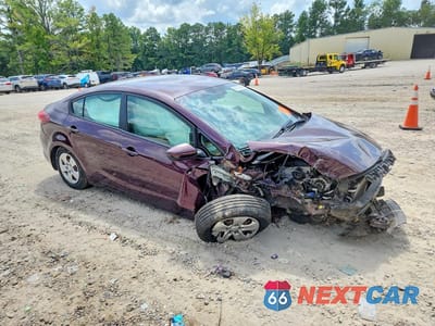 Czwarte zdjęcie samochodu z boku: 2018 KIA FORTE LX VIN:3KPFL4A76JE199620 - miniatura