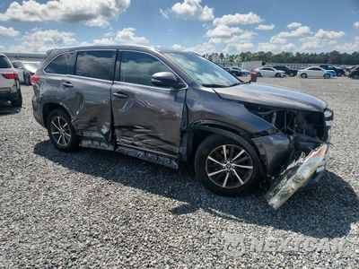 Czwarte zdjęcie samochodu z boku: 2017 TOYOTA HIGHLANDER XLE VIN:5TDKZRFH0HS195753 - miniatura