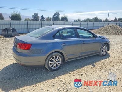 Trzecie zdjęcie samochodu z tyłu: 2013 VOLKSWAGEN JETTA SE VIN:3VWDP7AJXDM426999 - miniatura