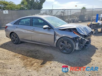 Czwarte zdjęcie samochodu z boku: 2022 HYUNDAI ELANTRA SEL VIN:KMHLM4AG8NU287328 - miniatura