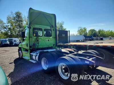 Drugie zdjęcie samochodu z przodu: 2018 FREIGHTLINER CASCADIA 125 VIN:3AKJGEDR1JDKC8706 - miniatura