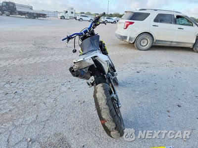Czwarte zdjęcie samochodu z boku: 2018 HUSQVARNA SUPERMOTO 701 DIRT BIKE VIN:VBKUSV400JM717445 - miniatura