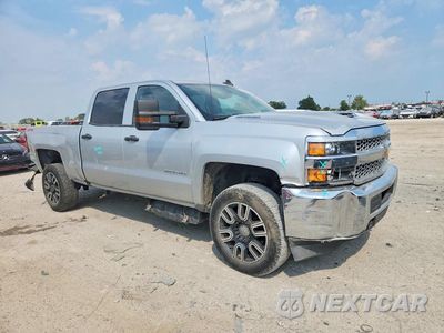 Czwarte zdjęcie samochodu z boku: 2019 CHEVROLET SILVERADO K2500 HEAVY DUTY VIN:1GC1KREY2KF144120 - miniatura