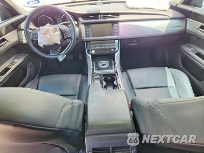 Zdjęcie 8 z 12 samochodu: 2018 JAGUAR XF PREMIUM VIN:SAJBD4EV5JCY56016 - miniatura
