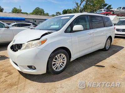 2014 TOYOTA SIENNA XLE 8-PASSENGER 5TDYK3DC7ES437663 - główne zdjęcie licytacji z USA - miniatura