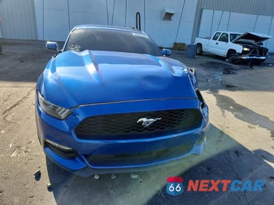 Piąte zdjęcie samochodu w środku: 2017 FORD MUSTANG VIN:1FA6P8AM8H5263976 - miniatura