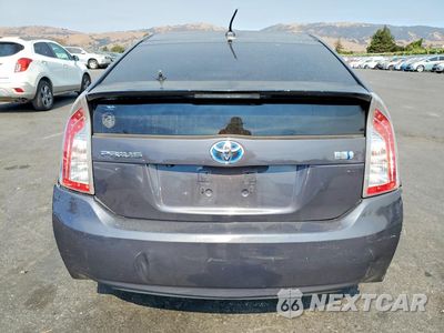 Zdjęcie 6 z 12 samochodu: 2013 TOYOTA PRIUS THREE VIN:JTDKN3DU6D1623776 - miniatura