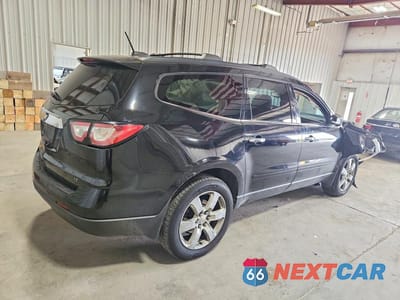 Trzecie zdjęcie samochodu z tyłu: 2017 CHEVROLET TRAVERSE LT VIN:1GNKVGKD6HJ253713 - miniatura