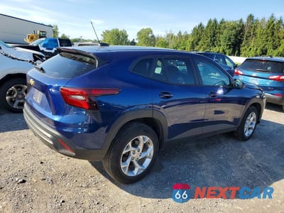 Trzecie zdjęcie samochodu z tyłu: 2024 CHEVROLET TRAX LS VIN:KL77LFE29RC135666 - miniatura