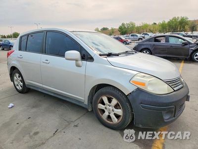 Czwarte zdjęcie samochodu z boku: 2007 NISSAN VERSA 1.8 S VIN:3N1BC13E97L409725 - miniatura