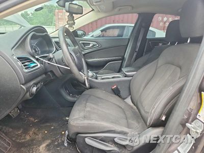 Zdjęcie 7 z 12 samochodu: 2015 CHRYSLER 200 LIMITED VIN:1C3CCCAB3FN705915 - miniatura