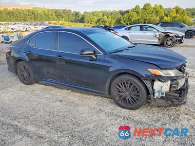 Czwarte zdjęcie samochodu z boku: 2020 TOYOTA CAMRY SE VIN:4T1G11AK0LU902075 - miniatura