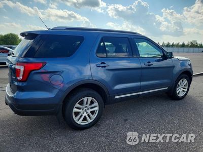Trzecie zdjęcie samochodu z tyłu: 2018 FORD EXPLORER XLT VIN:1FM5K8D80JGC39776 - miniatura