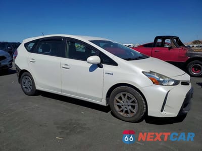 Czwarte zdjęcie samochodu z boku: 2015 TOYOTA PRIUS V TWO VIN:JTDZN3EU4FJ039358 - miniatura