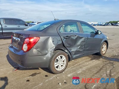 Trzecie zdjęcie samochodu z tyłu: 2015 CHEVROLET SONIC LT VIN:1G1JC5SH6F4141368 - miniatura