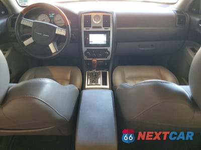 Zdjęcie 8 z 12 samochodu: 2006 CHRYSLER 300C VIN:2C3LA63H16H106934 - miniatura