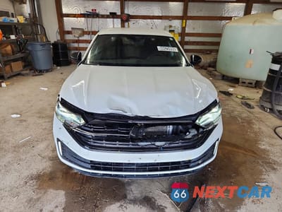 Piąte zdjęcie samochodu w środku: 2024 VOLKSWAGEN JETTA SPORT VIN:3VWBM7BU0RM072491 - miniatura