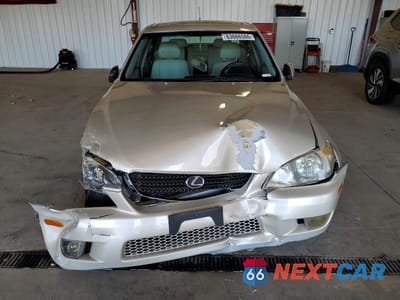 Piąte zdjęcie samochodu w środku: 2004 LEXUS IS 300 VIN:JTHBD192740091229 - miniatura