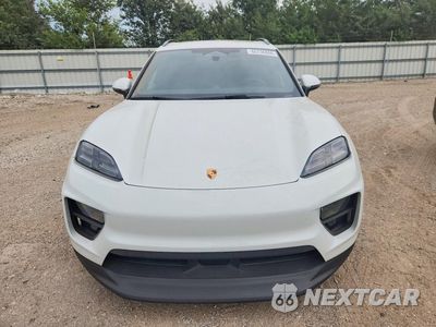 Piąte zdjęcie samochodu w środku: 2025 PORSCHE MACAN 4 VIN:WP1AA2XA1SL000355 - miniatura