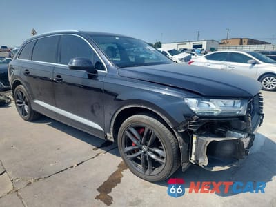Czwarte zdjęcie samochodu z boku: 2017 AUDI Q7 PRESTIGE VIN:WA1VAAF70HD046634 - miniatura