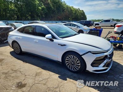 Czwarte zdjęcie samochodu z boku: 2025 HYUNDAI SONATA HYBRID LIMITED VIN:KMHL54JJ8SA111501 - miniatura