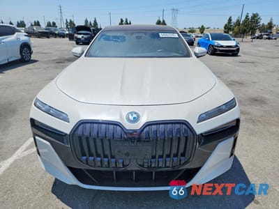 Piąte zdjęcie samochodu w środku: 2024 BMW I7 XDRIVE60 VIN:WBY53EJ05RCN94720 - miniatura