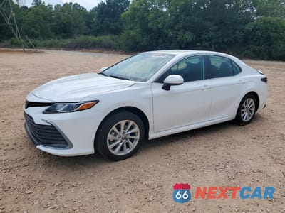 2024 TOYOTA CAMRY LE 4T1C11AKXRU849327 - główne zdjęcie licytacji z USA - miniatura