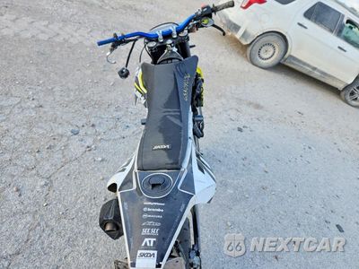 Zdjęcie 6 z 9 samochodu: 2018 HUSQVARNA SUPERMOTO 701 DIRT BIKE VIN:VBKUSV400JM717445 - miniatura