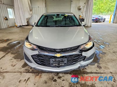 Piąte zdjęcie samochodu w środku: 2019 CHEVROLET CRUZE LT VIN:3G1BE6SM5KS583344 - miniatura