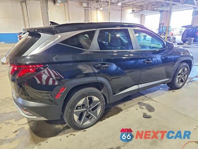 Trzecie zdjęcie samochodu z tyłu: 2025 HYUNDAI TUCSON SEL VIN:5NMJBCDE7SH479400 - miniatura