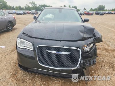 Piąte zdjęcie samochodu w środku: 2018 CHRYSLER 300 TOURING VIN:2C3CCAAG0JH340997 - miniatura