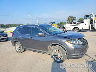 Czwarte zdjęcie samochodu z boku: 2017 NISSAN ROGUE SV VIN:5N1AT2MV5HC839547 - miniatura
