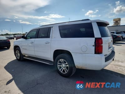 Drugie zdjęcie samochodu z przodu: 2015 CHEVROLET SUBURBAN C1500 LT VIN:1GNSCJKC8FR121819 - miniatura