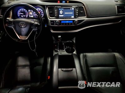 Zdjęcie 8 z 13 samochodu: 2017 TOYOTA HIGHLANDER XLE VIN:5TDJZRFH9HS483041 - miniatura
