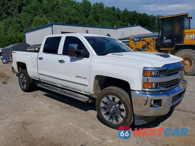Czwarte zdjęcie samochodu z boku: 2017 CHEVROLET SILVERADO K2500 HEAVY DUTY LTZ VIN:1GC1KWEY8HF163262 - miniatura