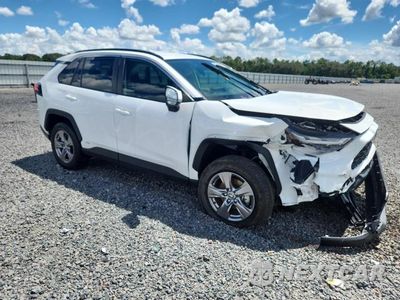Czwarte zdjęcie samochodu z boku: 2024 TOYOTA RAV4 HYBRID XLE VIN:JTMRWRFV9RD260335 - miniatura