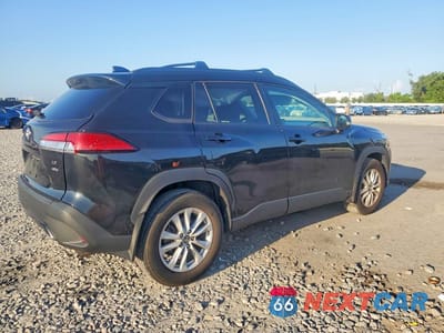 Trzecie zdjęcie samochodu z tyłu: 2022 TOYOTA COROLLA CROSS LE VIN:7MUCAABG2NV021436 - miniatura