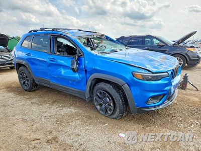 Czwarte zdjęcie samochodu z boku: 2022 JEEP CHEROKEE LATITUDE VIN:1C4PJMCX9ND526249 - miniatura